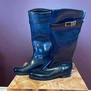 Gently used Dav rain boots